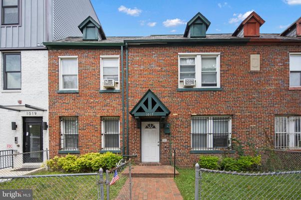 Exterior, Facade, Brick Facade, Georgian