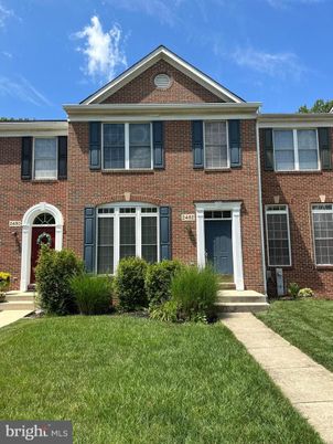 Exterior, Facade, Brick Facade, Georgian