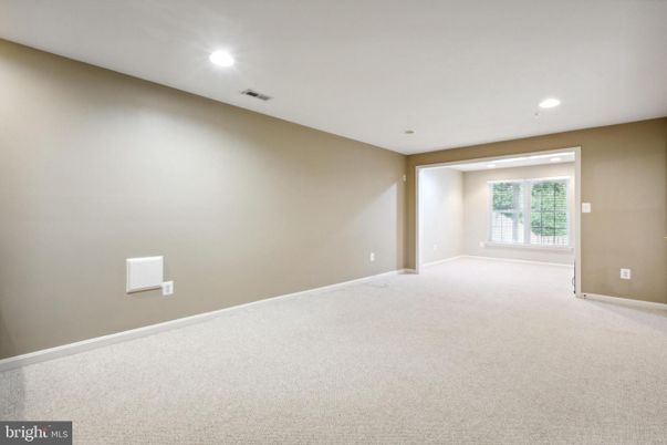 Empty room, Interior, Recessed Lighting