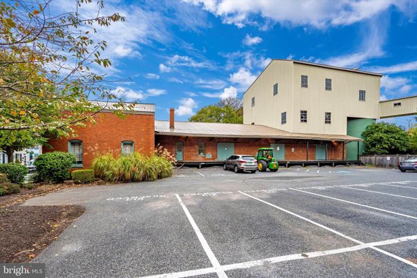 Attached, Exterior, Facade, Brick Facade, Modern