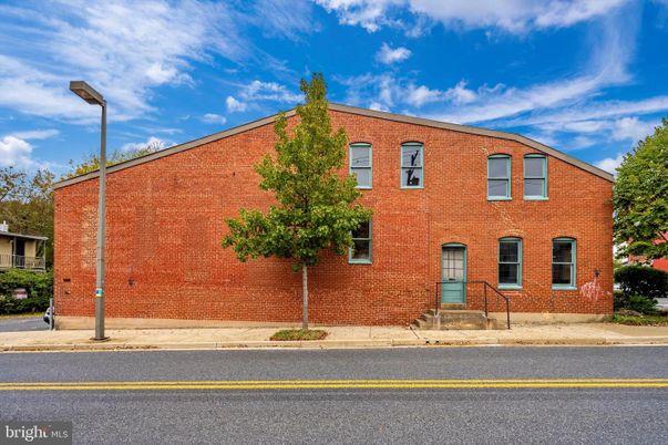 Exterior, Facade, Brick Facade, Georgian