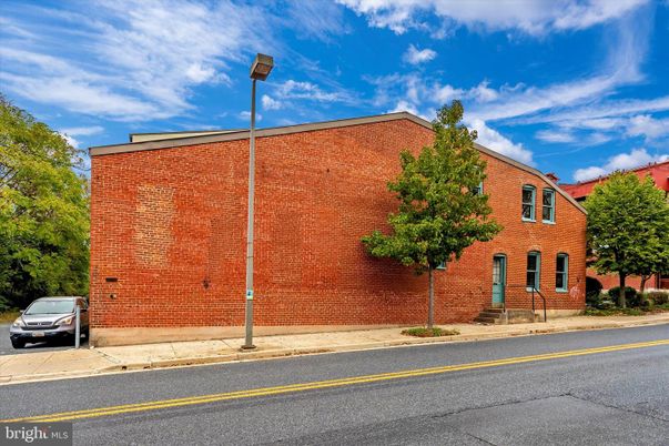 Exterior, Facade, Brick Facade, Highrise