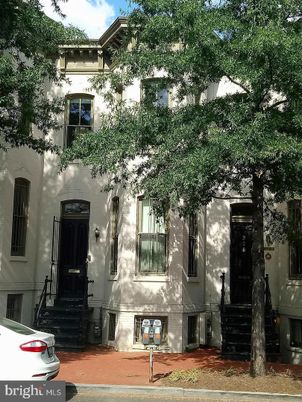 Exterior, Facade, Brownstone