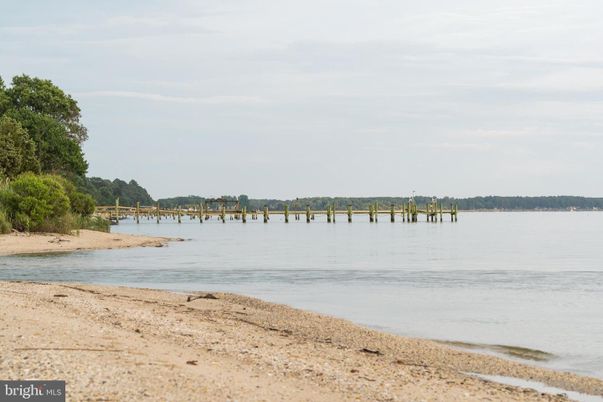 Exterior, Lake