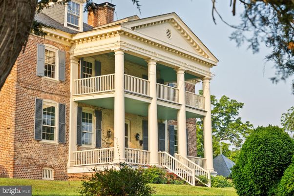 Exterior, Facade, Brick Facade, Georgian