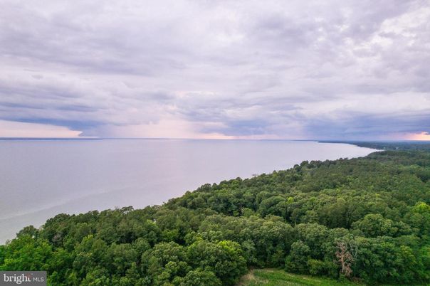 Exterior, Lake