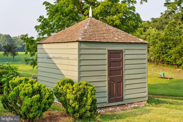 Detached Garage, Exterior