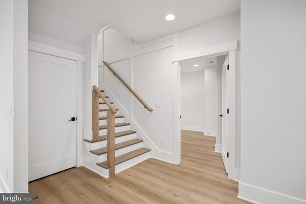 Interior, Recessed Lighting, Wood Texture Flooring