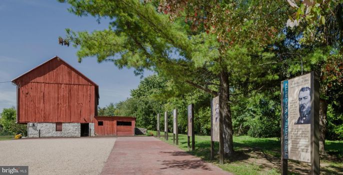 Backyard, Detached Garage, Exterior