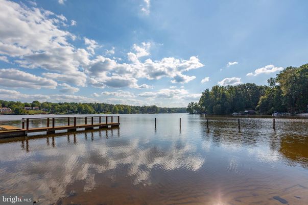 Exterior, Lake