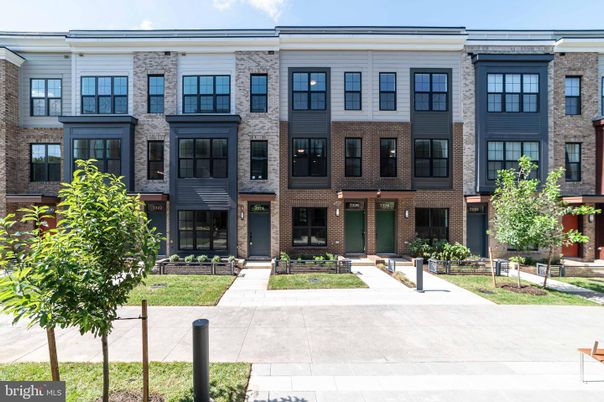 Exterior, Facade, Brick Facade, Rowhouse