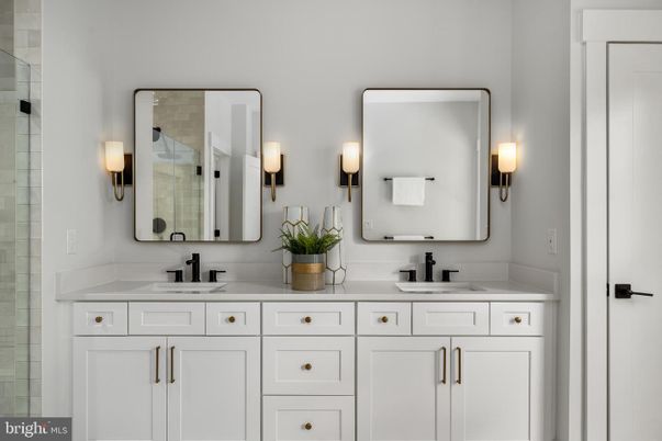 Bathroom, Dual Sink Vanities, Interior