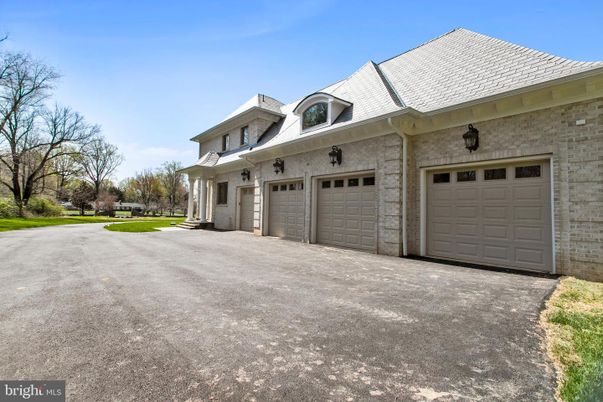 Attached, Exterior, Facade, Cape Cod