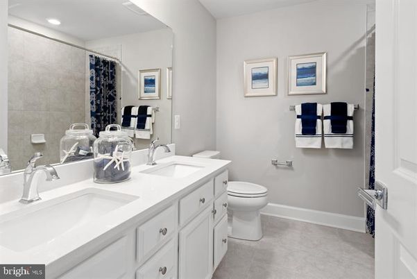 Bathroom, Dual Sink Vanities, Interior, Recessed Lighting