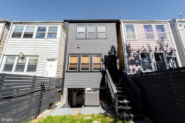 Exterior, Facade, Rowhouse