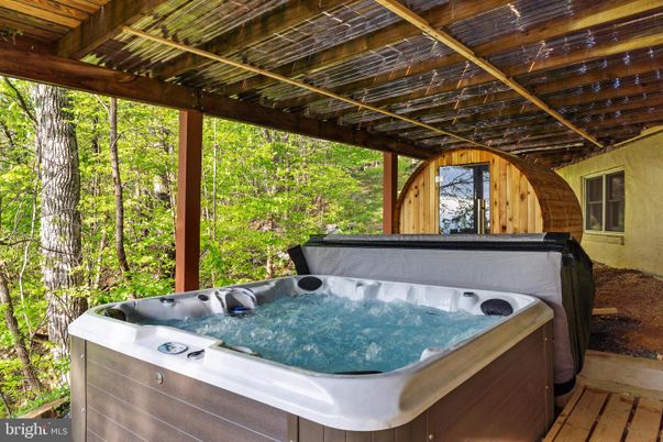 Exterior, Hot Tub