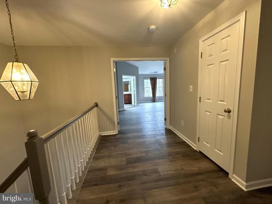 Interior, Pendant Lights, Wood Texture Flooring