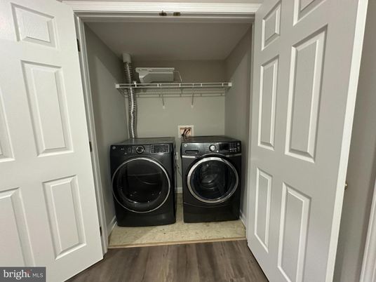 Interior, Utility Closets, Washer, Wood Texture Flooring