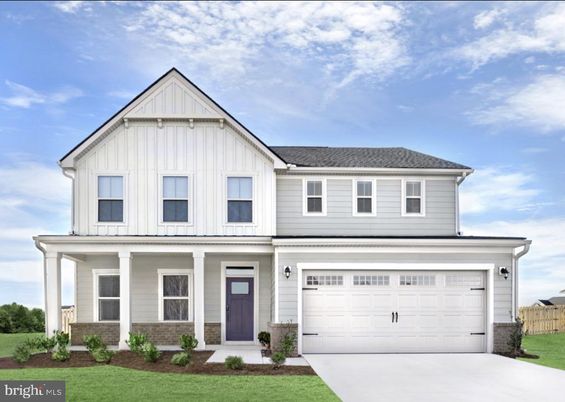 Attached, Exterior, Facade, Farmhouse
