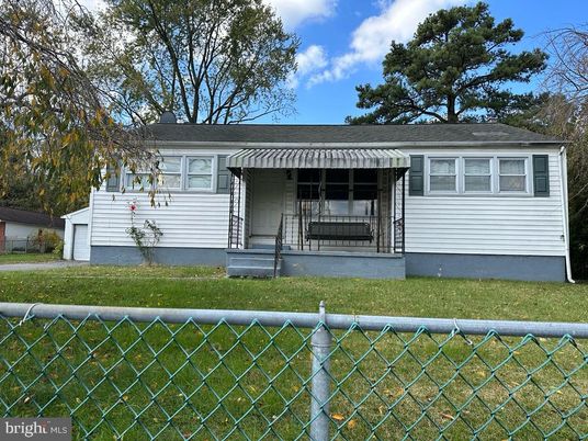 Backyard, Exterior, Facade, Ranch