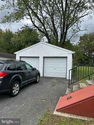 Detached Garage, Exterior