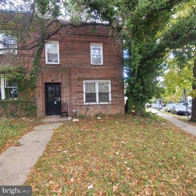 Exterior, Facade, Brick Facade, Rowhouse
