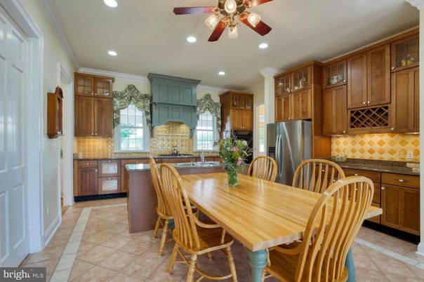 Dining room, Interior, Kitchen, Recessed Lighting, Stainless Steel Appliances