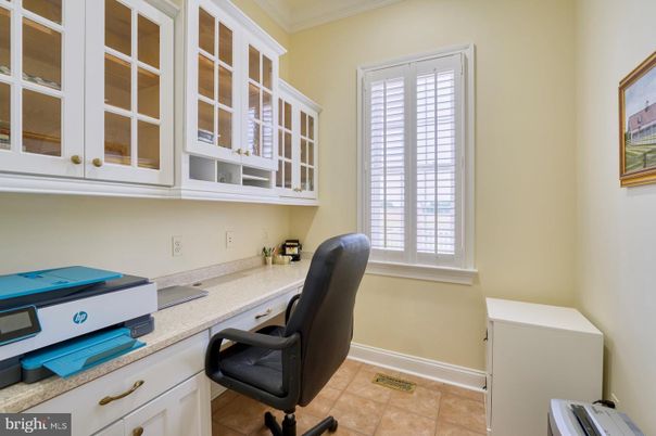 Home Office, Interior