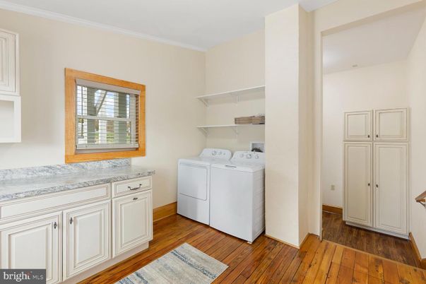 Interior, Washer, Wood Texture Flooring