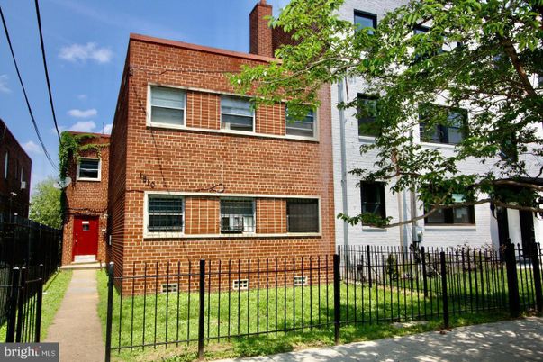 Exterior, Facade, Brick Facade, Rowhouse