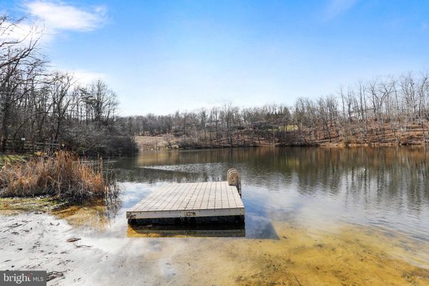 Exterior, Lake