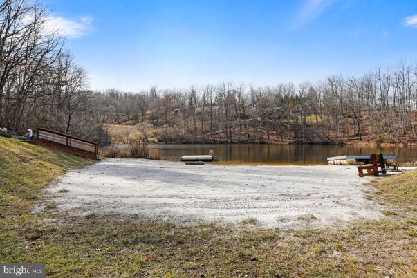 Exterior, Lake