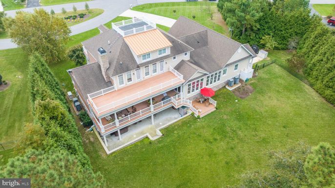 Exterior, Drone