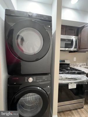 Interior, Utility Closets, Washer, Wood Texture Flooring
