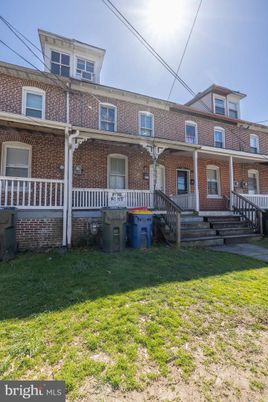 Exterior, Facade, Brick Facade, American Foursquare