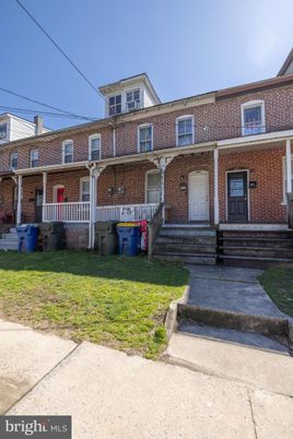 Exterior, Facade, Brick Facade, Rowhouse