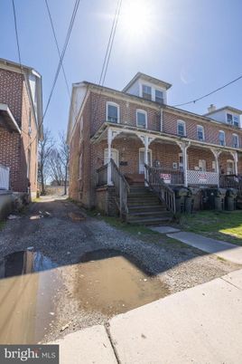 Exterior, Facade, Brick Facade, American Foursquare
