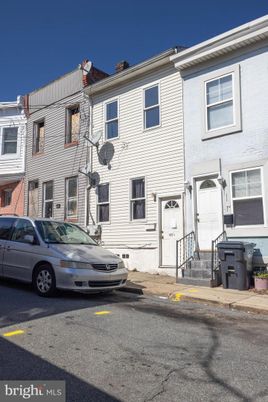 Exterior, Facade, Rowhouse