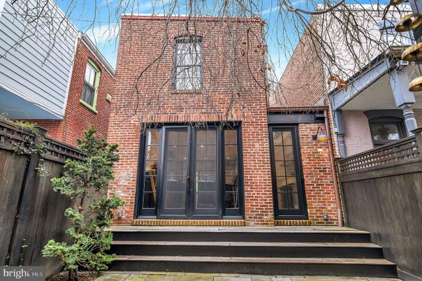 Exterior, Facade, Brick Facade, Rowhouse