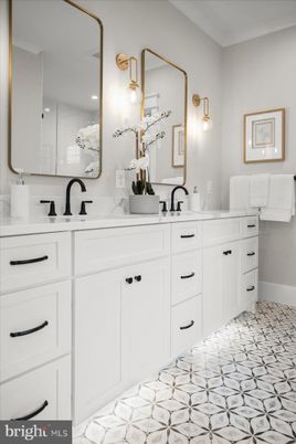 Bathroom, Dual Sink Vanities, Interior, Recessed Lighting