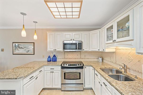 Interior, Kitchen, Pendant Lights, Stainless Steel Appliances