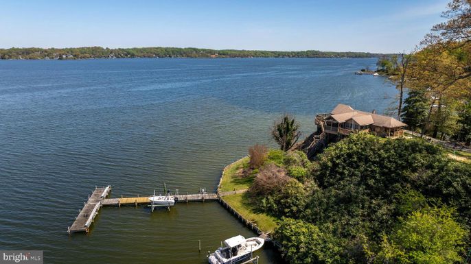Exterior, Lake