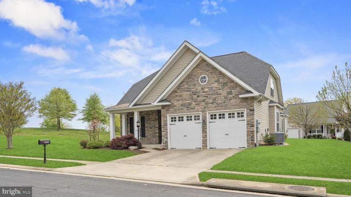 Attached, Exterior, Facade, Brick Traditional