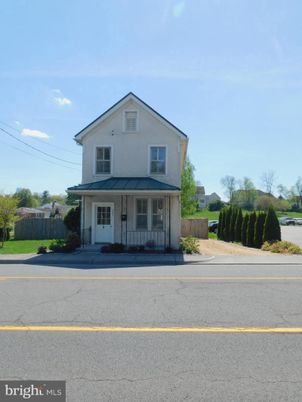 Exterior, Facade, Farmhouse