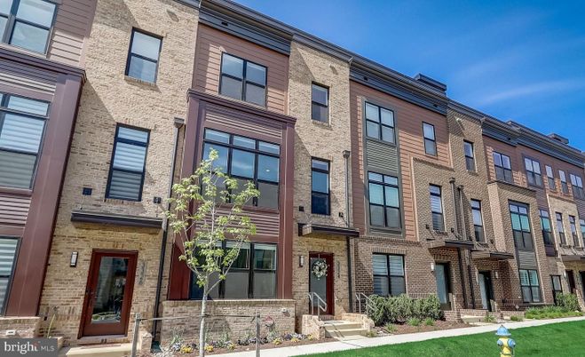 Exterior, Facade, Brick Facade, Rowhouse