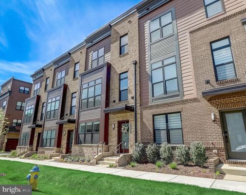 Exterior, Facade, Brick Facade, Rowhouse