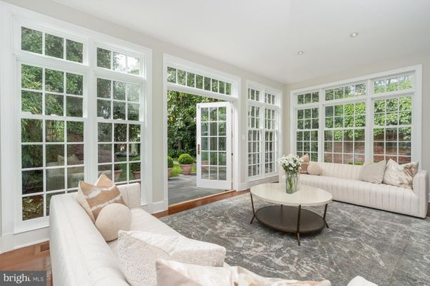 Interior, Living room, Recessed Lighting, Sun Room, Wood Texture Flooring