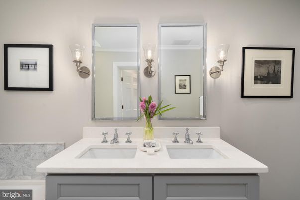 Bathroom, Dual Sink Vanities, Interior