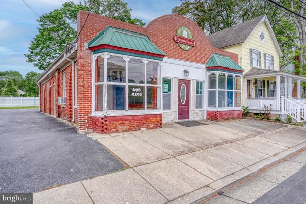 Exterior, Facade, Brick Facade, Queen Anne Victorian