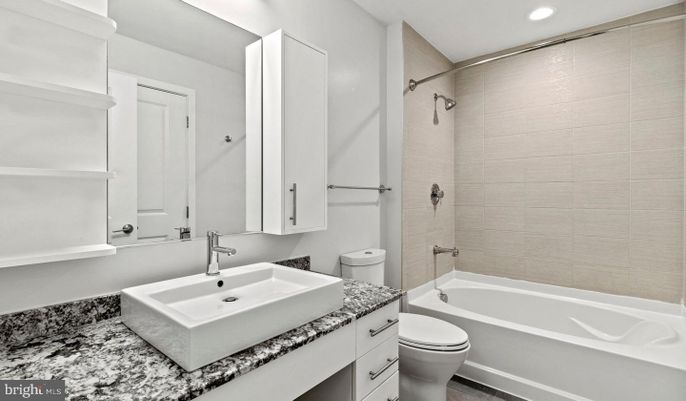 Bathroom, Interior, Recessed Lighting